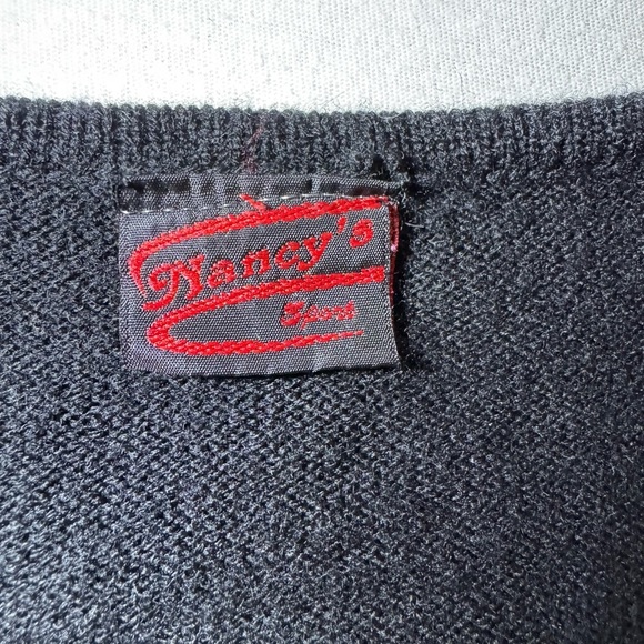 Floral Embroidered Black Cropped Cardigan - Picture 3 of 4